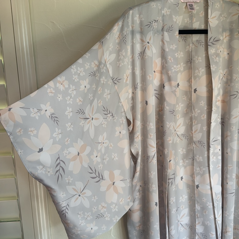 VICTORIA’S SECRET‎ Floral Satin Kimono Robe Size XS/S - Picture 5 of 11